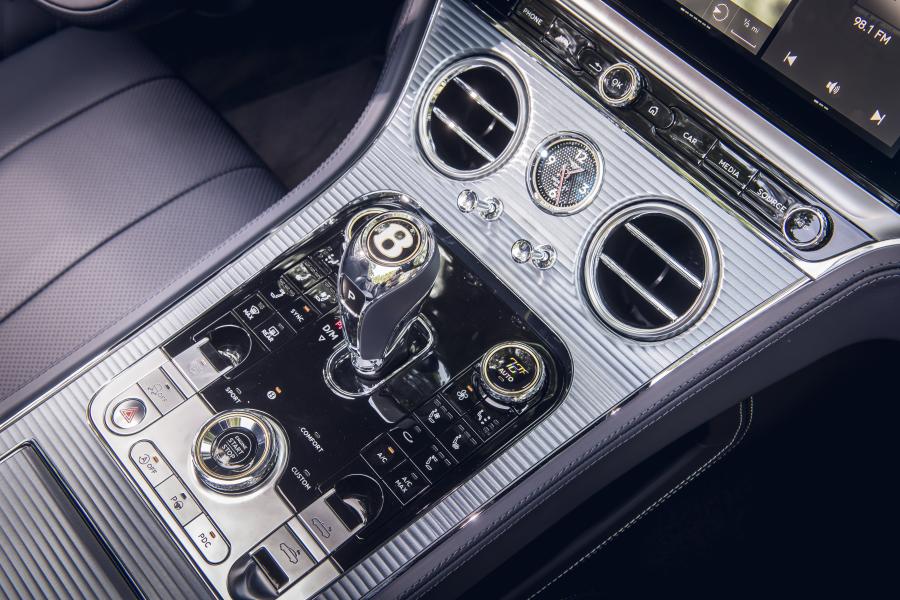 Детали интерьера Bentley Continental GT V8 Convertible 2019 года  (NA) (фото 25 из 40)
